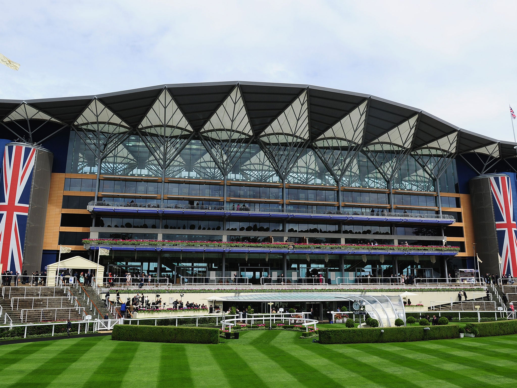 eneral view of the outside of Ascot Racecourse during Day One of Royal Ascot 2016