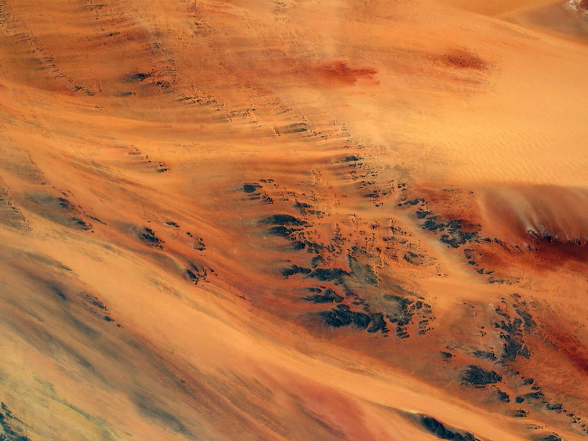 Планета земля пустыня. Поверхность Марса. Пустыня сверху. Пустыня вид сверху. Марсианский пейзаж.