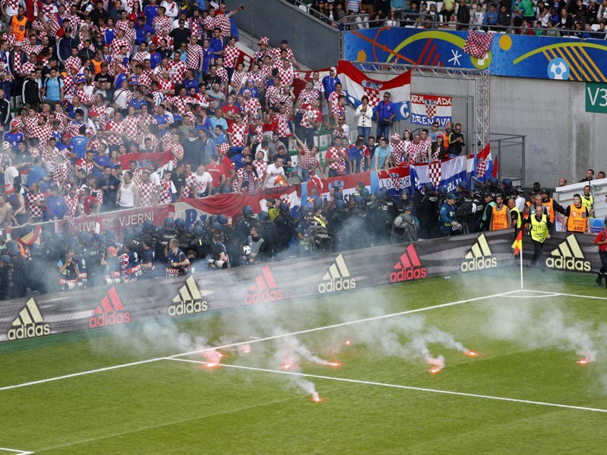 Euro 2016 Czech Republic V Croatia Match Suspended After Fans Throw Flares On Pitch The Independent The Independent