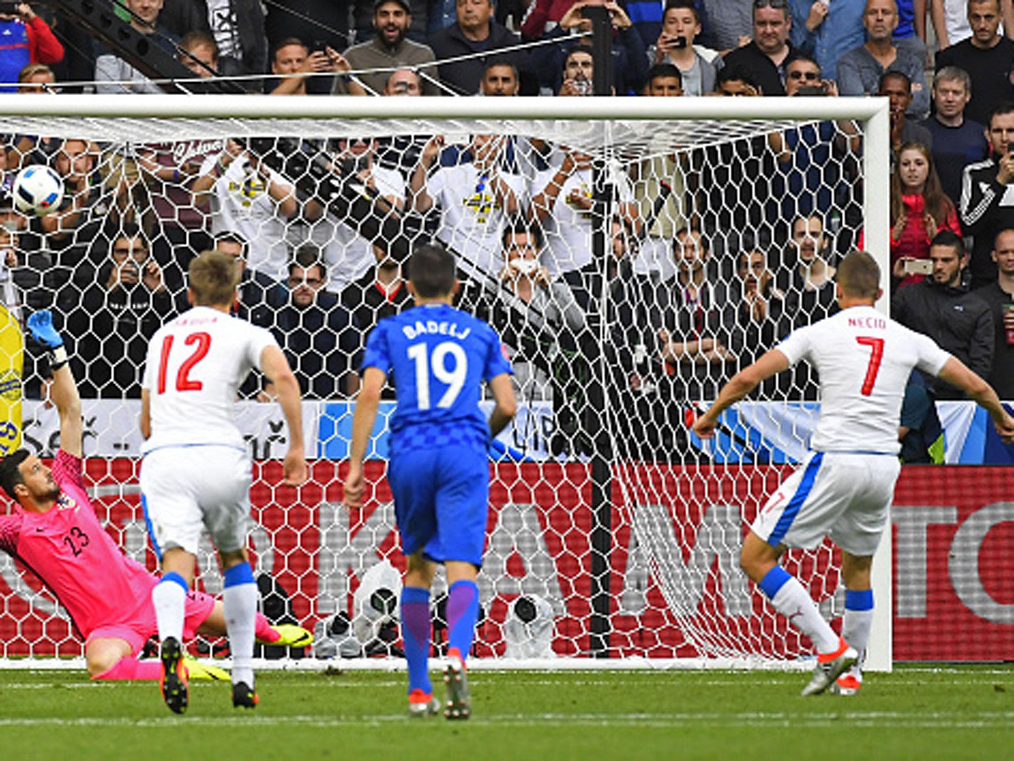 Tomas Necid scores from the spot to rescue a late point for the Czech Republic (Getty)