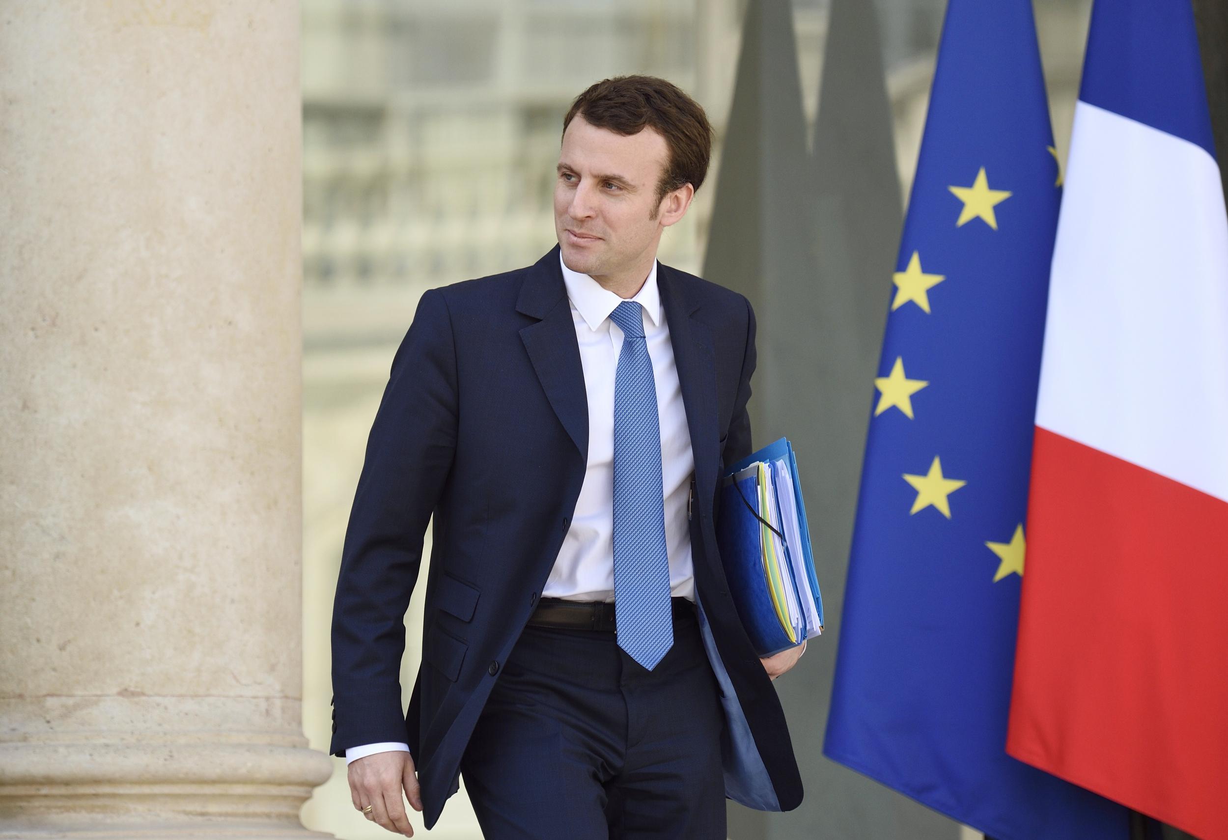 French Economy Minister Emmanuel Macron, who has been tipped to become the country's next president, warns that a Brexit would isolate Britain on the world scale