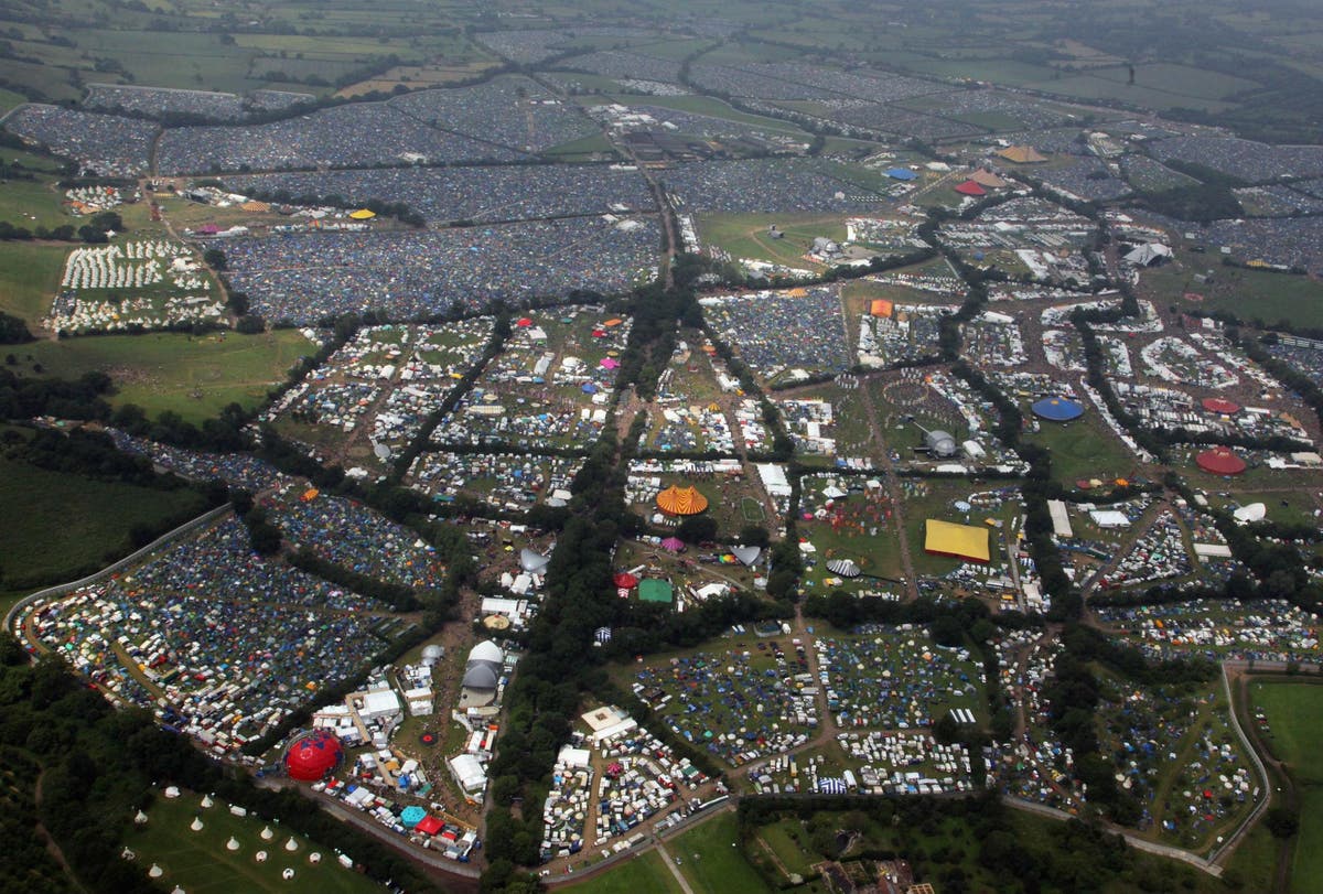 Glastonbury 2016 traffic How to get to Worthy Farm by train and car