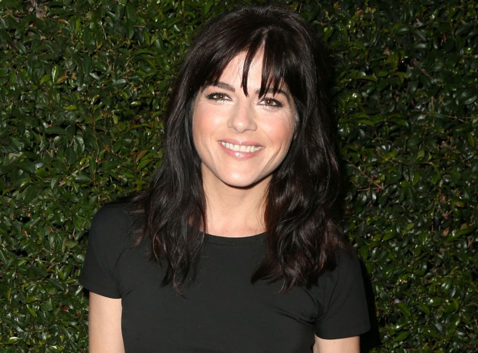 Selma Blair Apologises For Plane Incident I Am A Flawed Human Being
