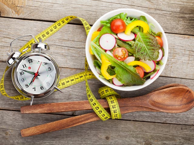 People who have regular sit down meals with others are healthier than people who eat on the go, the report's authors claim