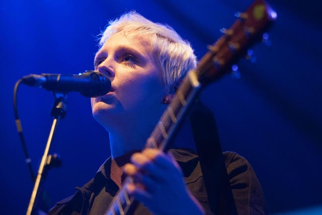 Laura Marling in performance in 2015