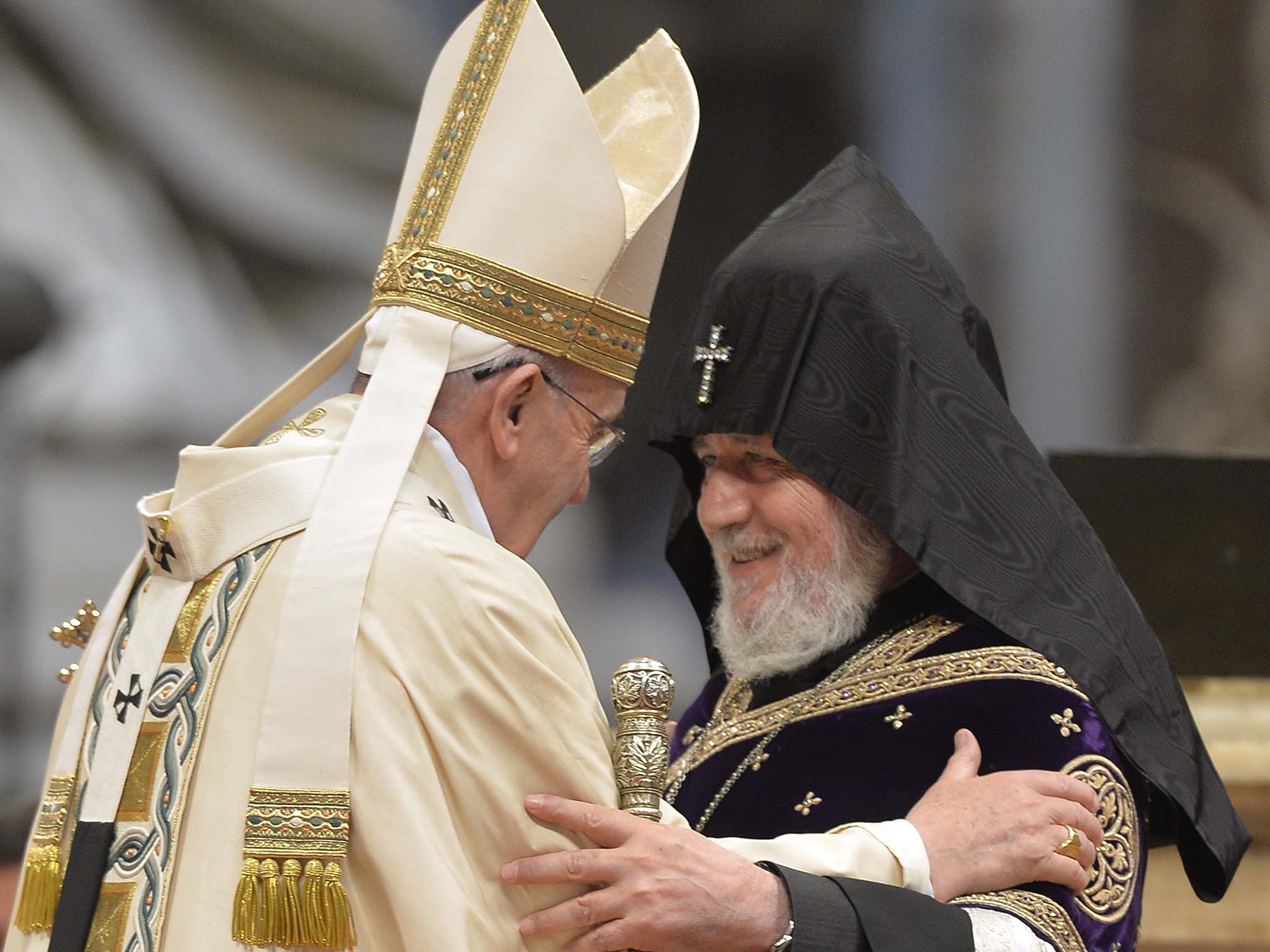 Pope Francis greets Supreme Patriarch and Catholicos of All Armenians, Karekin II in 2015