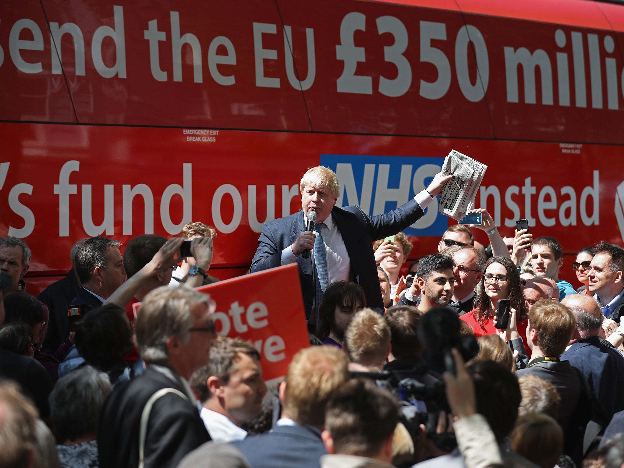 Boris Johnson and the Vote Leave campaign touring the UK in their Brexit Battle Bus. (Christopher Furlong/Getty Images)