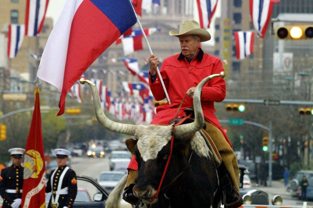 Secessionist supporters in Texas cry 'Texit!' as they derive hope from ...