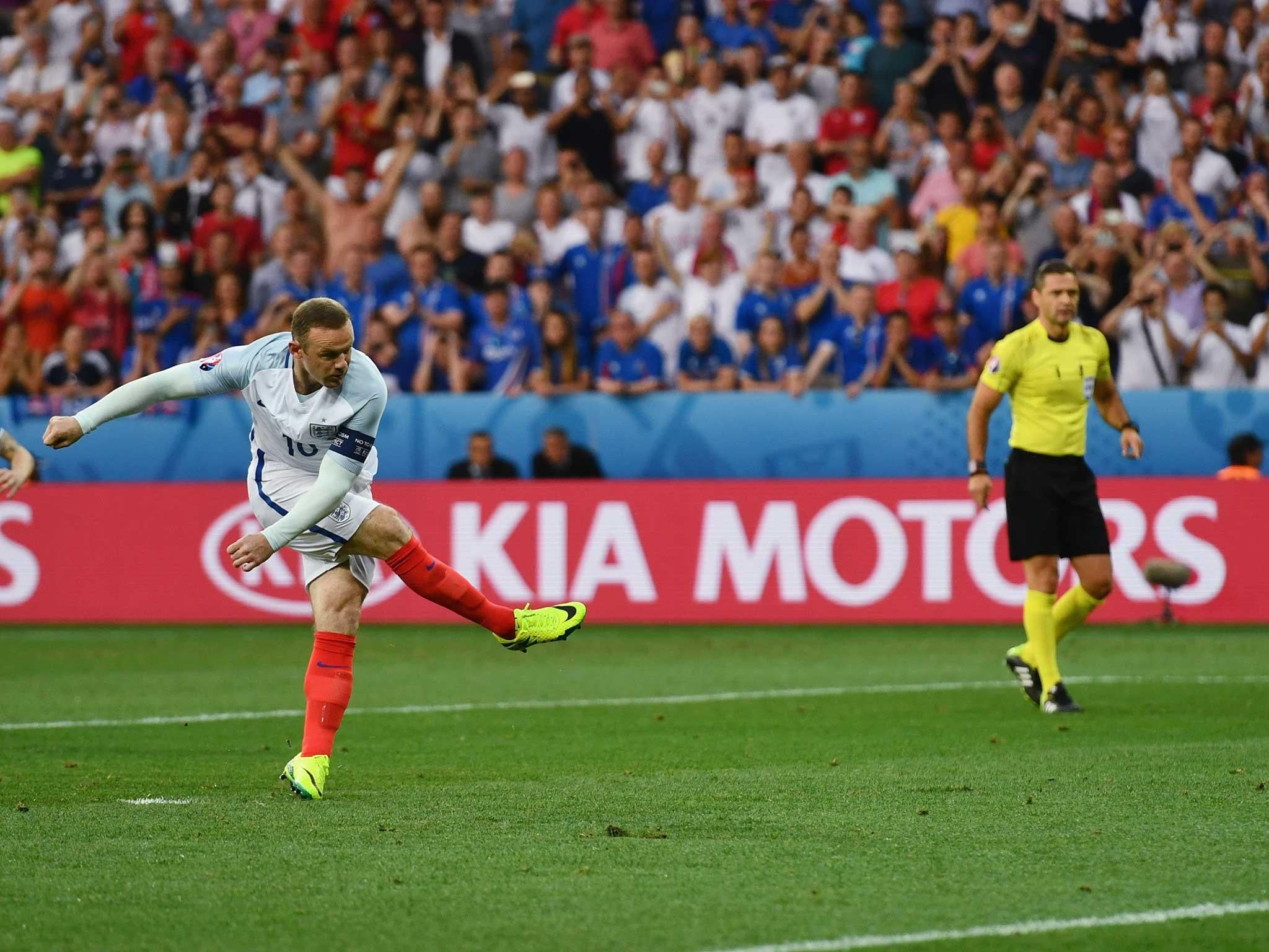 Wayne Rooney converts his early penalty