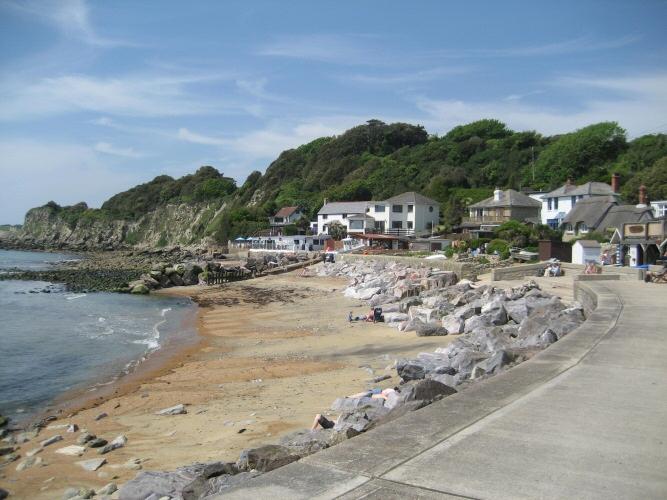 &#13;
Steephill Cove: the perfect place for lunch on a sunny day&#13;