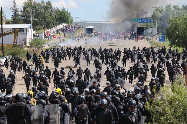 Police confront protestors in the clashes of 19 June in Nochixtlan