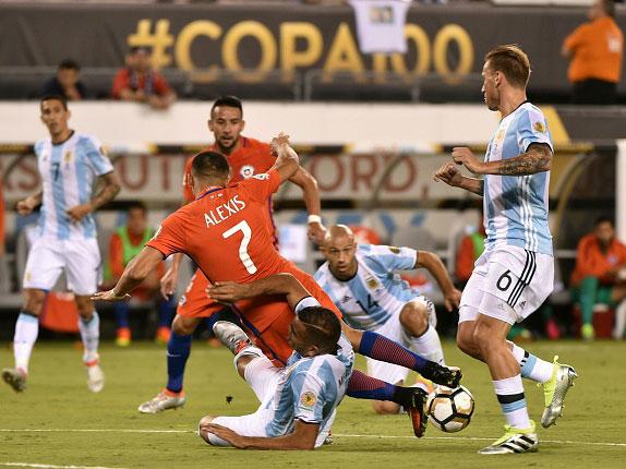 Alexis Sanchez came in for rough treatment during the Copa America final (Getty)