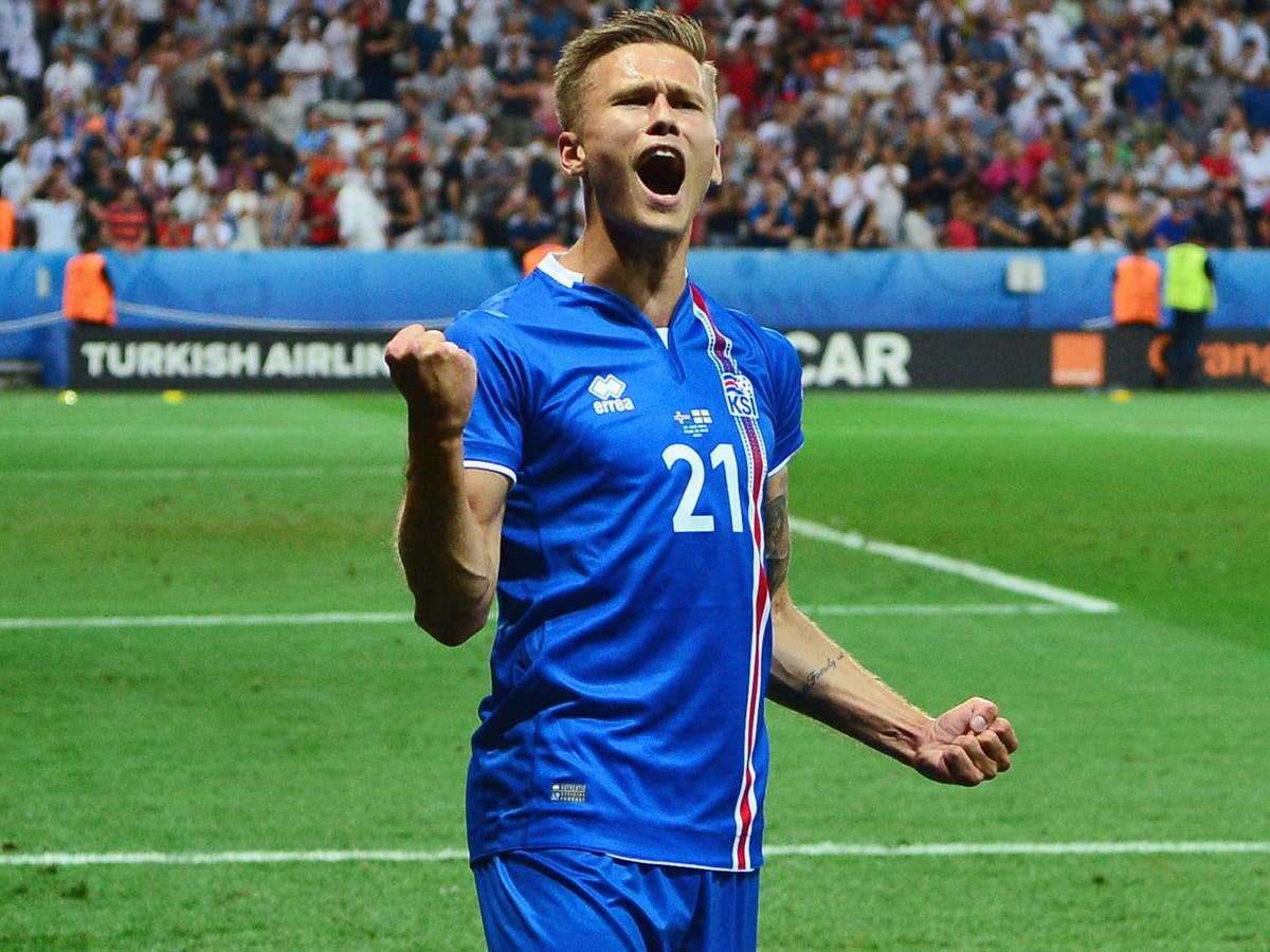 Euro 16 Kit Suppliers Reveal They Are Struggling To Meet Iceland Shirt Demand In Scotland The Independent The Independent