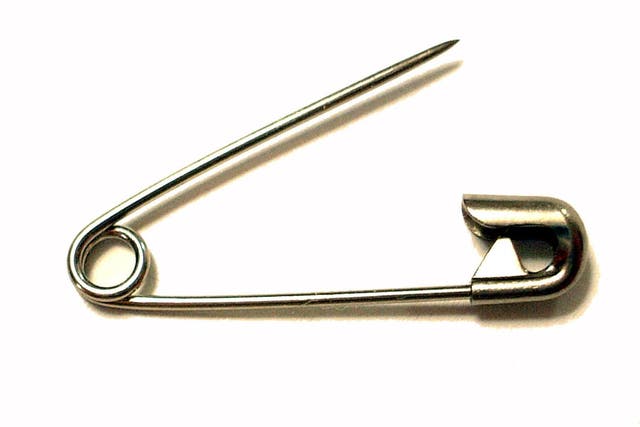 Safety pins are being worn to symbolise solidarity against racism / Wikimedia Commons