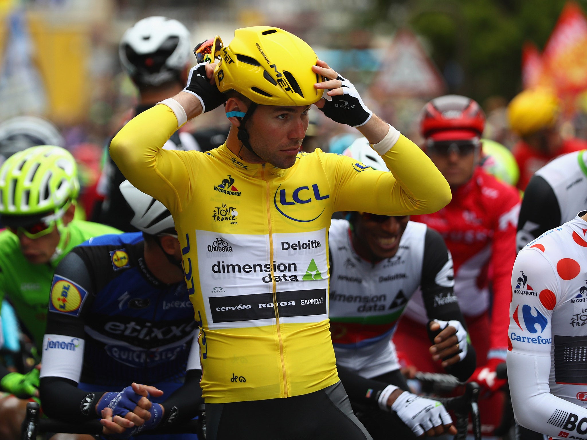 Mark Cavendish started the day in the leader's yellow jersey