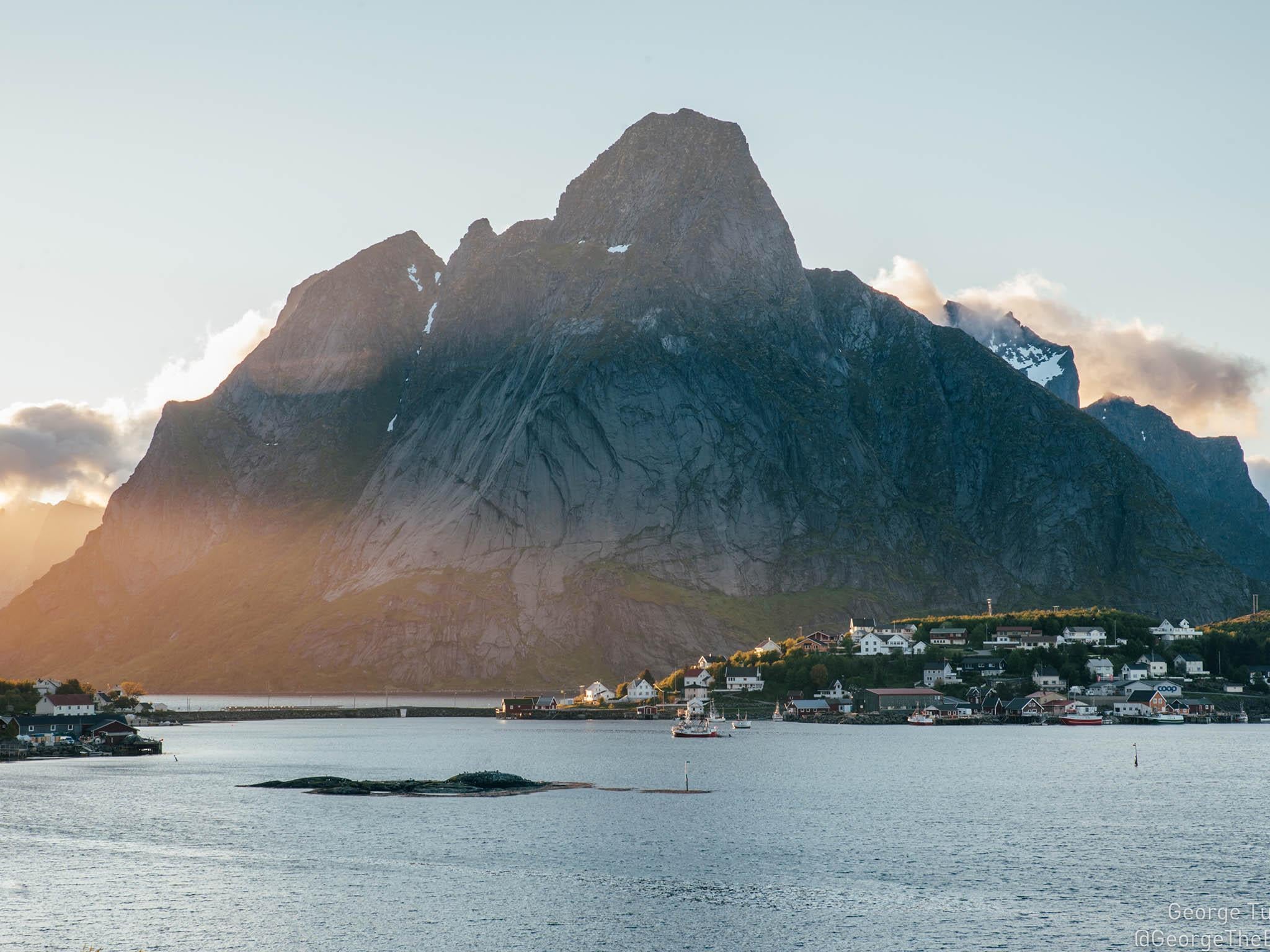 One of the most iconic mountais in all of northern Norway, soaring high above the fishing village of Hamnøy