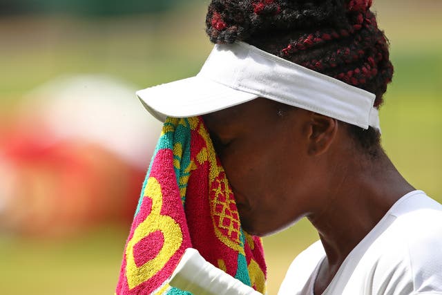 Williams dries her face during her semi-final against Kerber