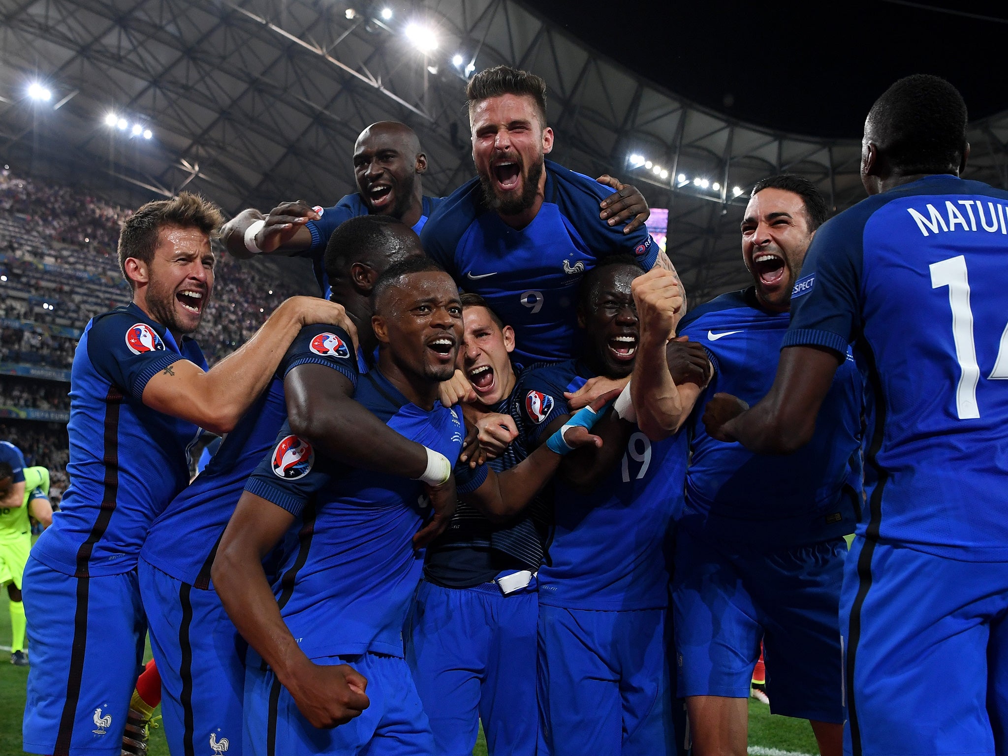 France celebrate their progression to Sunday's final in Paris (France celebrate their progression to Sunday's final in Paris)