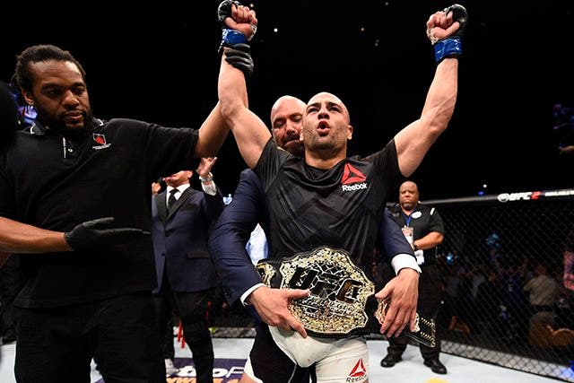Eddie Alvarez celebrates being crowned the UFC lightweight champion