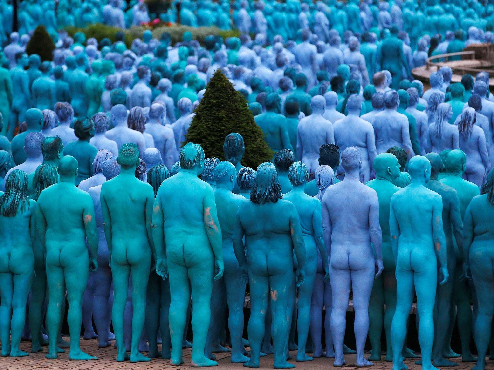 3,200 naked volunteers turn the streets of Hull blue in Spencer Tunicks Sea of Hull installation The Independent The Independent picture