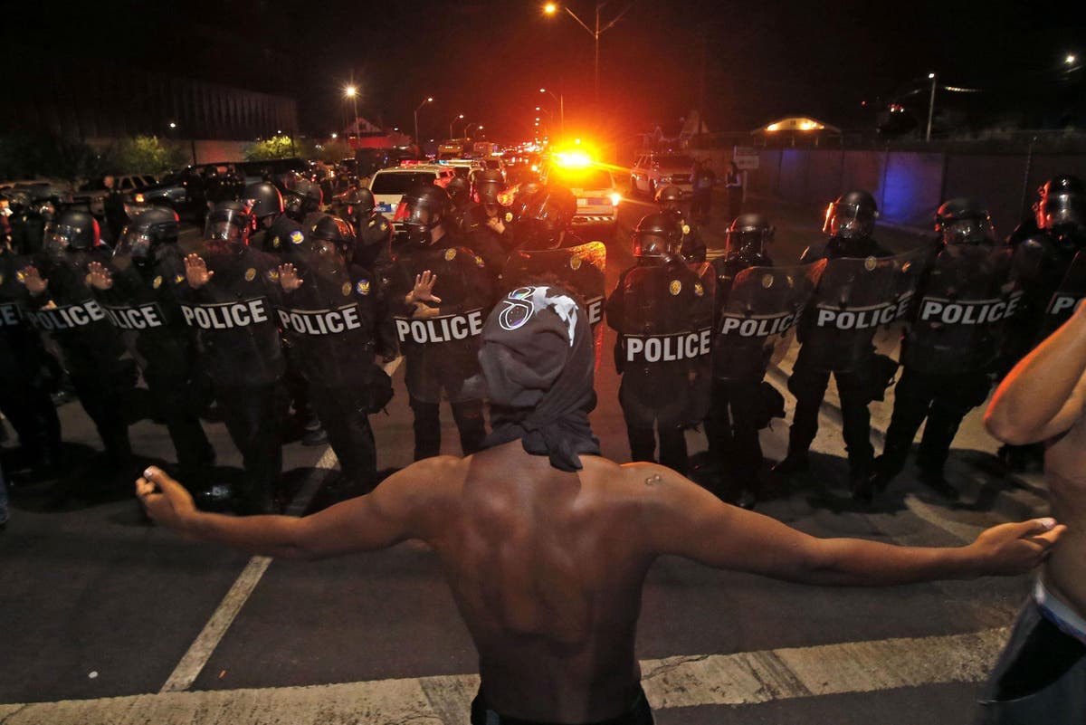Police Use Tear Gas And Pepper Spray Against Civil Rights Protesters In Arizona The 