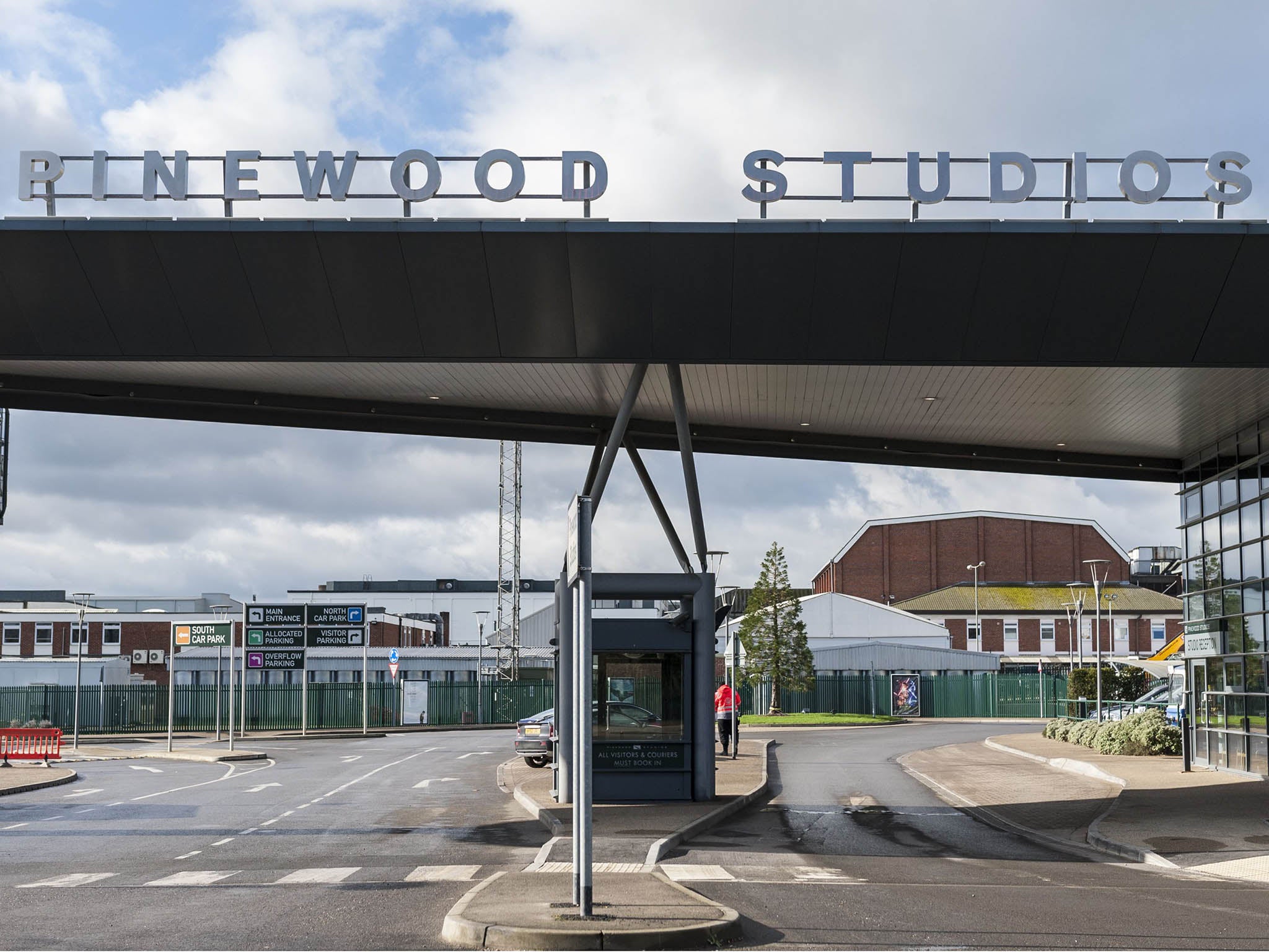 Related video: Cast of Daniel Craig's final James Bond outing revealed