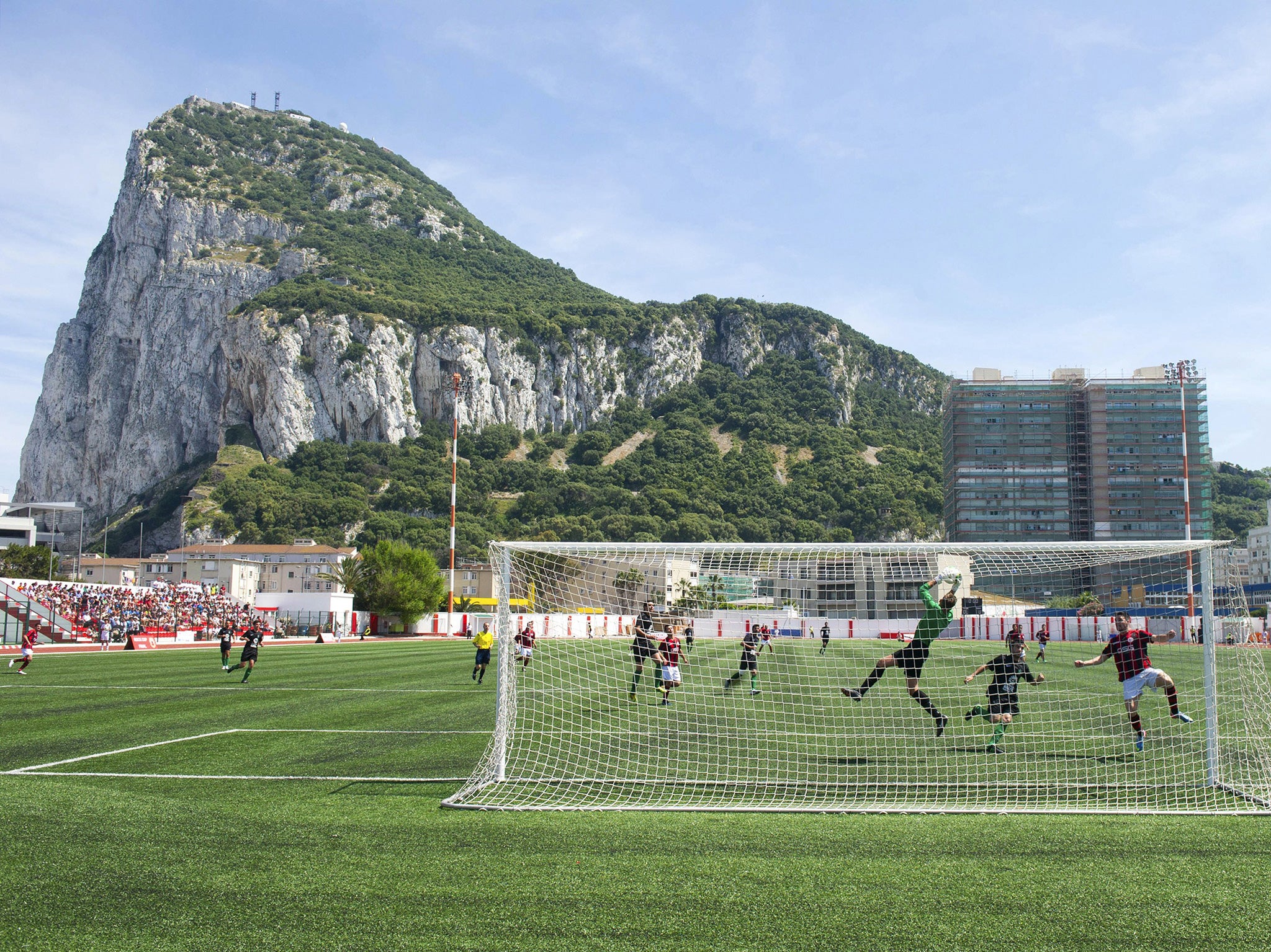 Стадион на острове. Victoria Stadium (Гибралтар, Гибралтар.