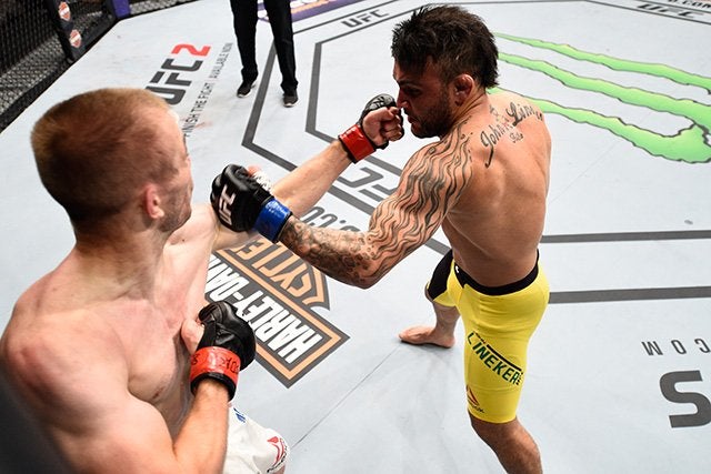 John Lineker knocked out Michael McDonald with a flurry of big punches