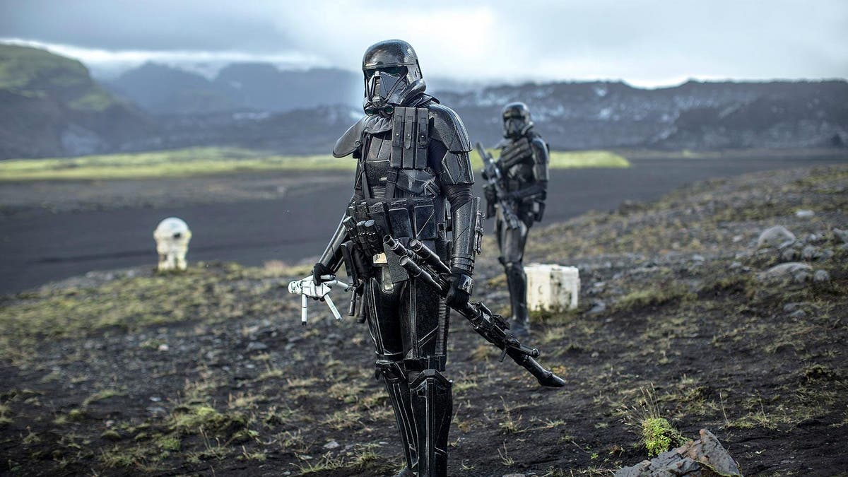 Rogue One: Bourne Legacy director reportedly taking over final edit of ...