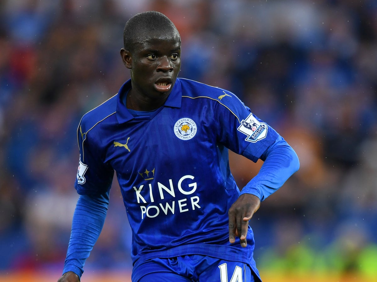 N Golo Kante To Chelsea Blues Confirm 30m Signing After Leicester Agree To Sell Midfielder The Independent The Independent