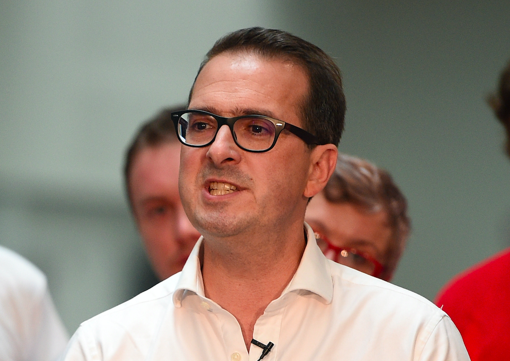Rival Owen Smith has asked to address campaign meetings staged by Momentum, the pro-Corbyn grassroots group