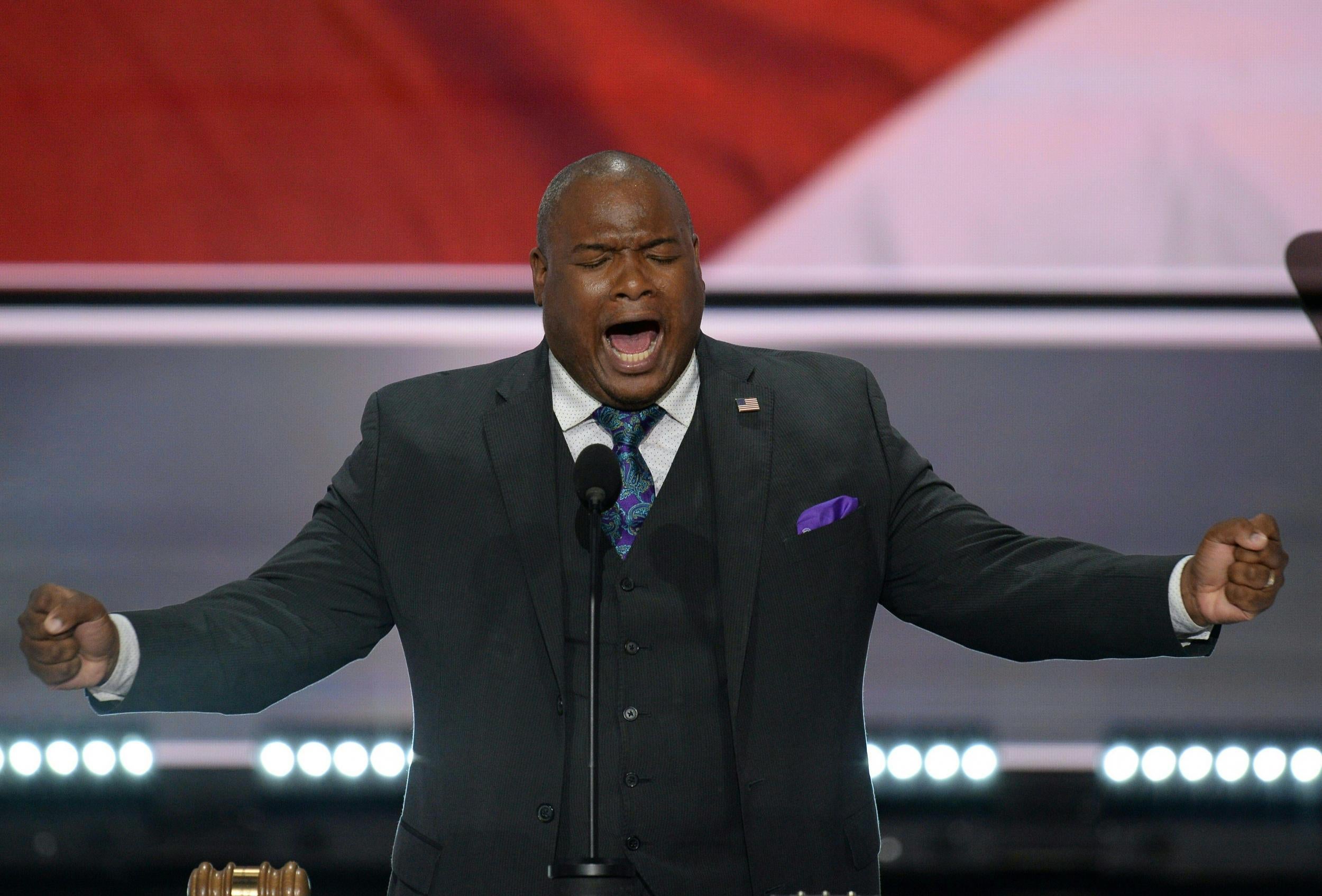 Pastor Burns asks God for help to defeat the ‘enemy’ Hillary Clinton