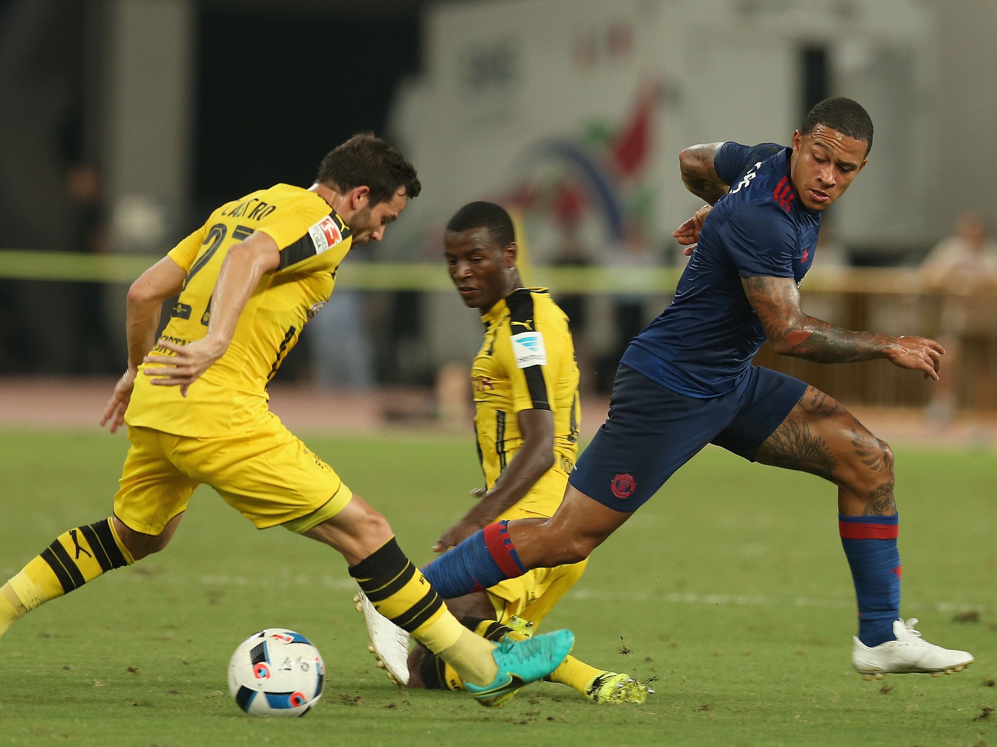 Castro robs Depay, who looked off the pace before being pulled at half-time