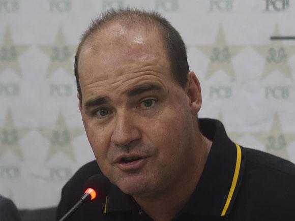 Mickey Arthur believes Pakistan can take advantage of not being asked to bat again (Getty)