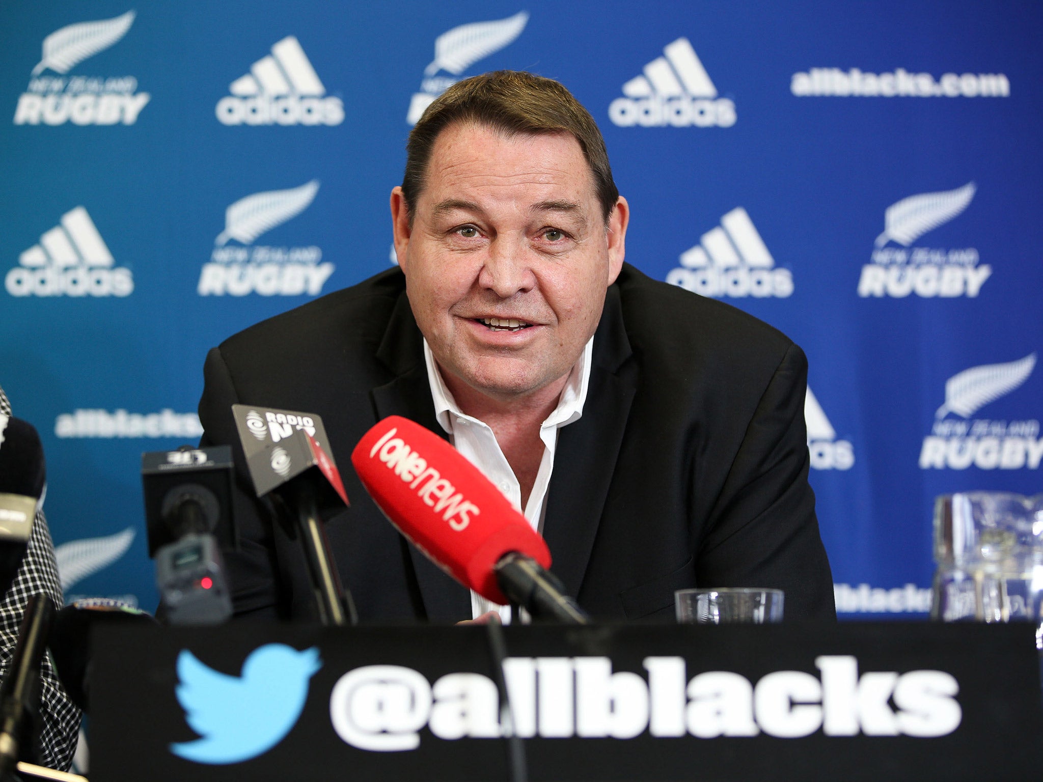 Steve Hansen has signed a new deal to remain New Zealand coach until 2019
