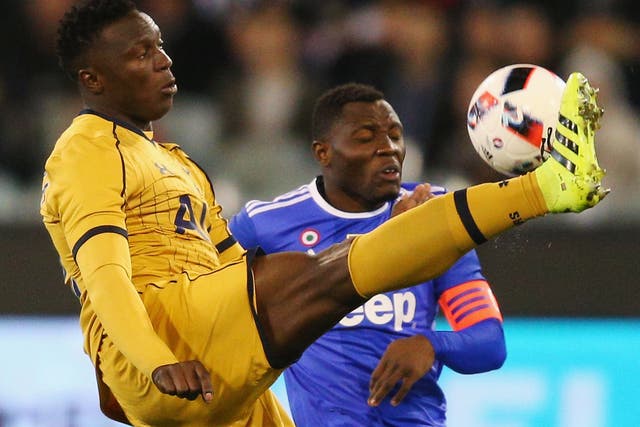 Wanyama challenges for the ball with Asamoah