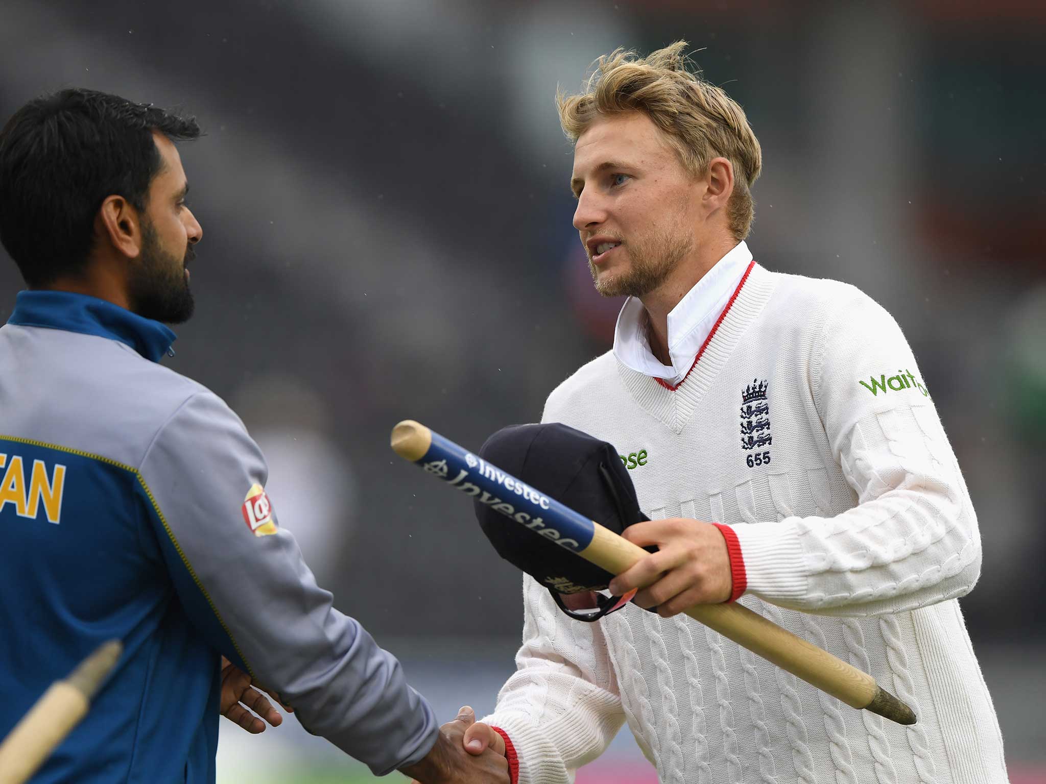 Joe Root shakes hands with the Pakistan team at Old Trafford