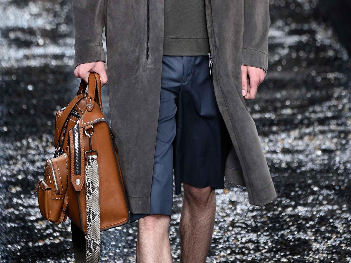 Is it okay for a man to wear shorts at work? How to get it right The