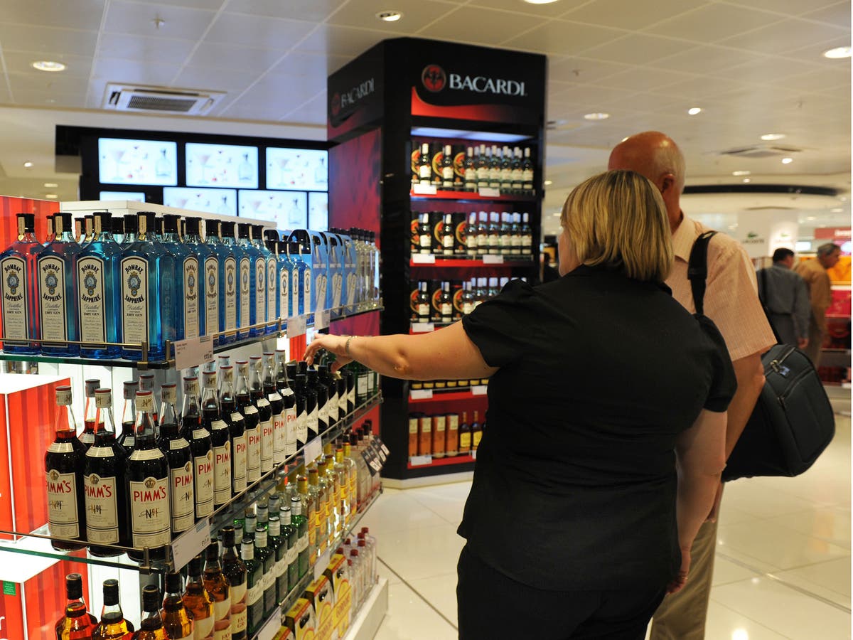 Airports facing crackdown on how they sell alcohol in bid to reduce