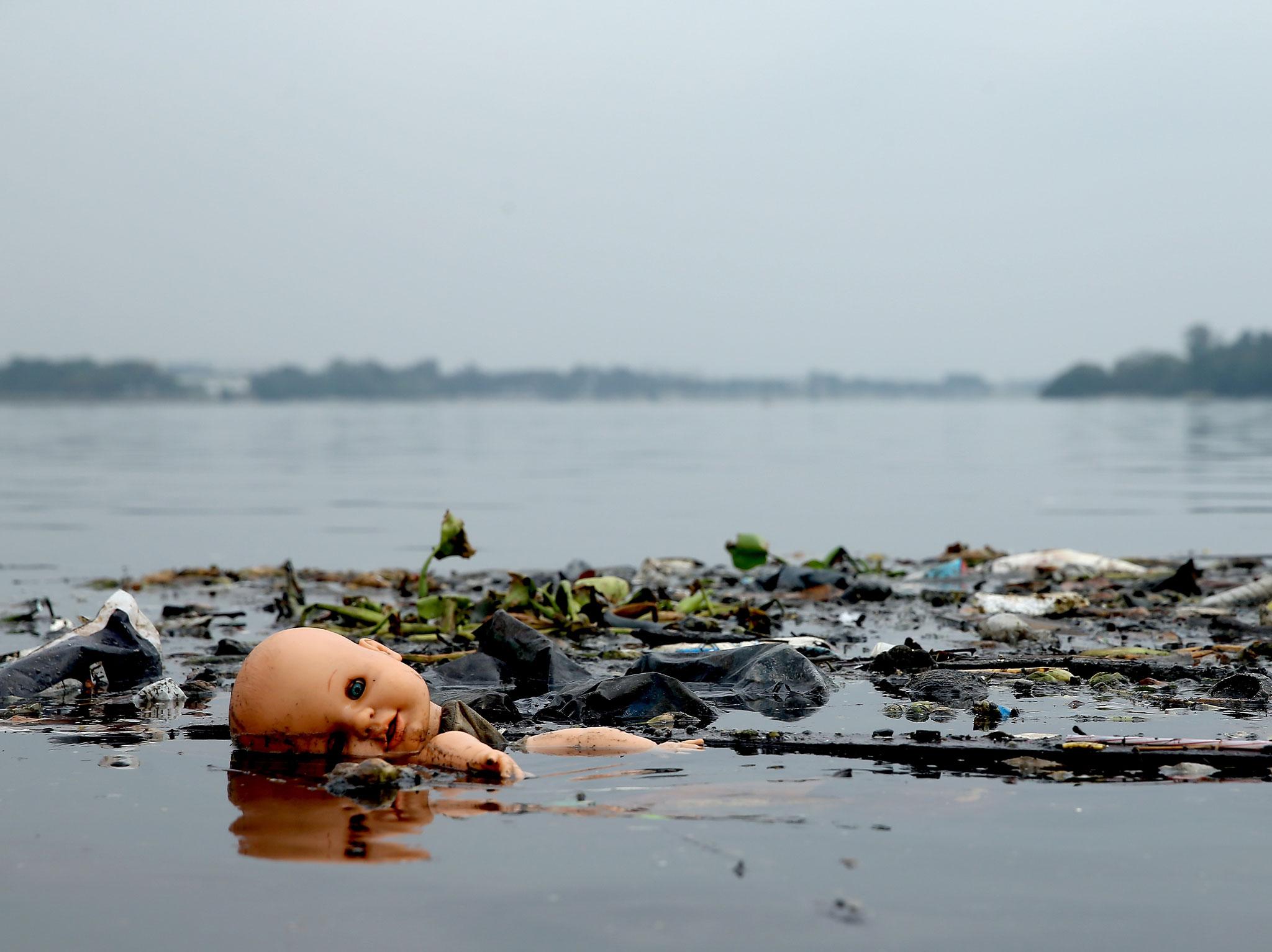 Pollution floating in Guanabara Bay Matthew Stockman/Getty