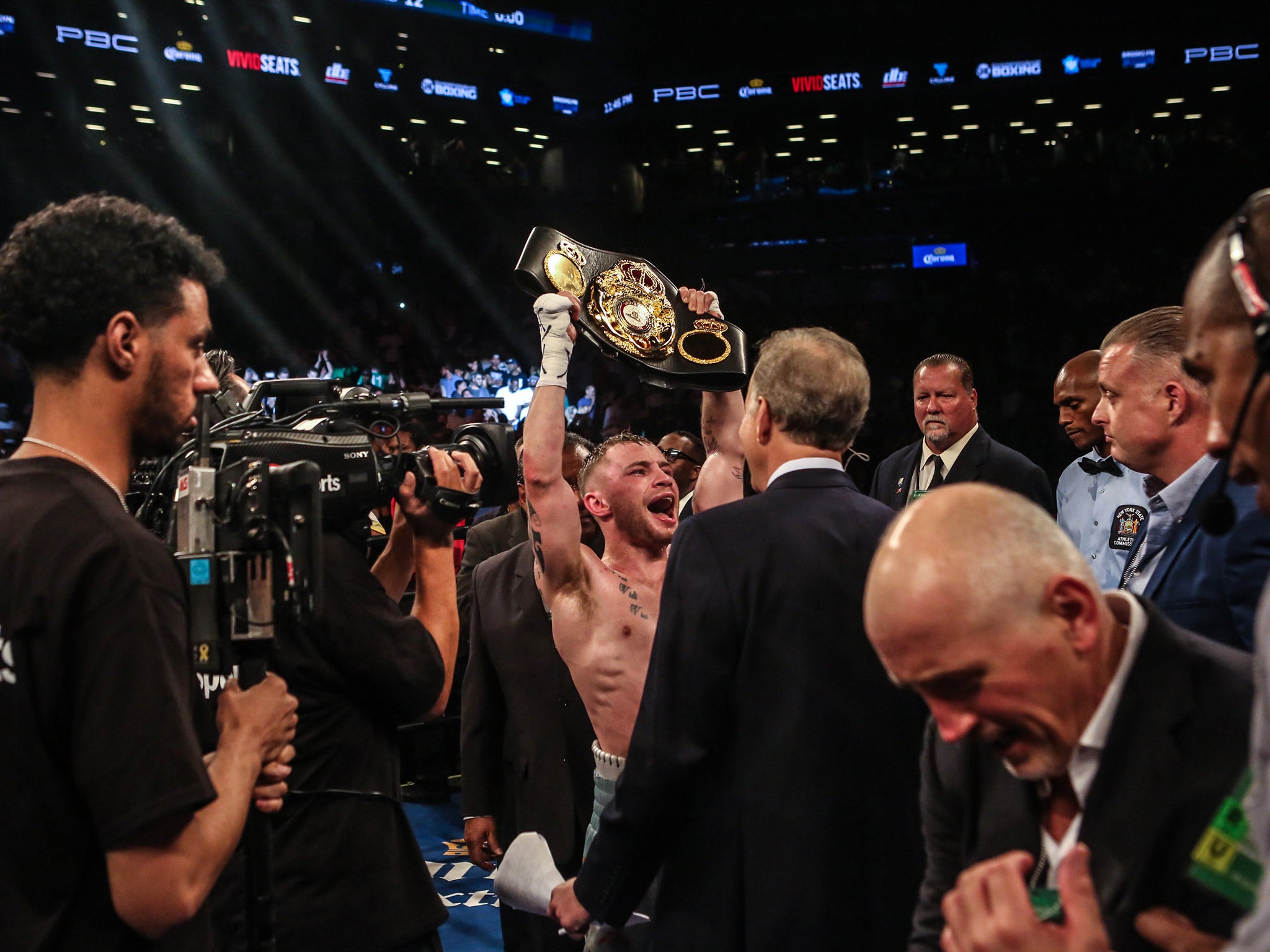 Carl Frampton lifts the WBA featherweight title after defeating Leo Santa Cruz by majority decision
