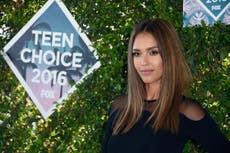 Teen Choice Awards: Jessica Alba condemns US gun violence in emotionally charged speech