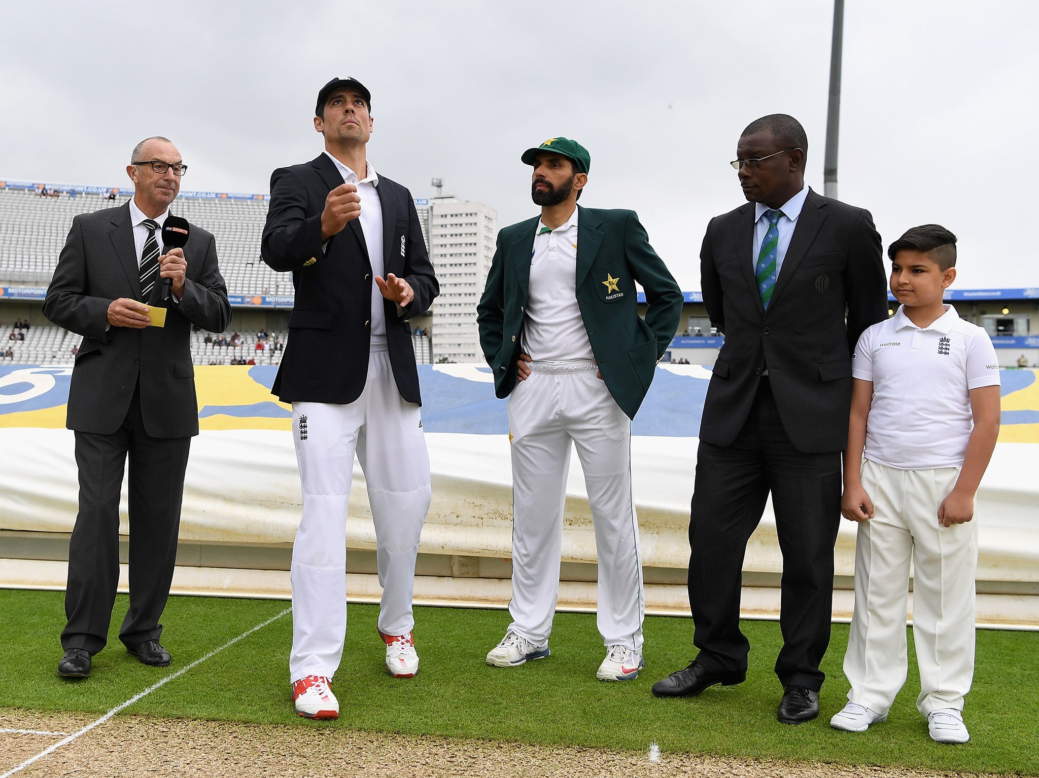 Misbah won the toss and made the eyebrow-raising decision to bowl