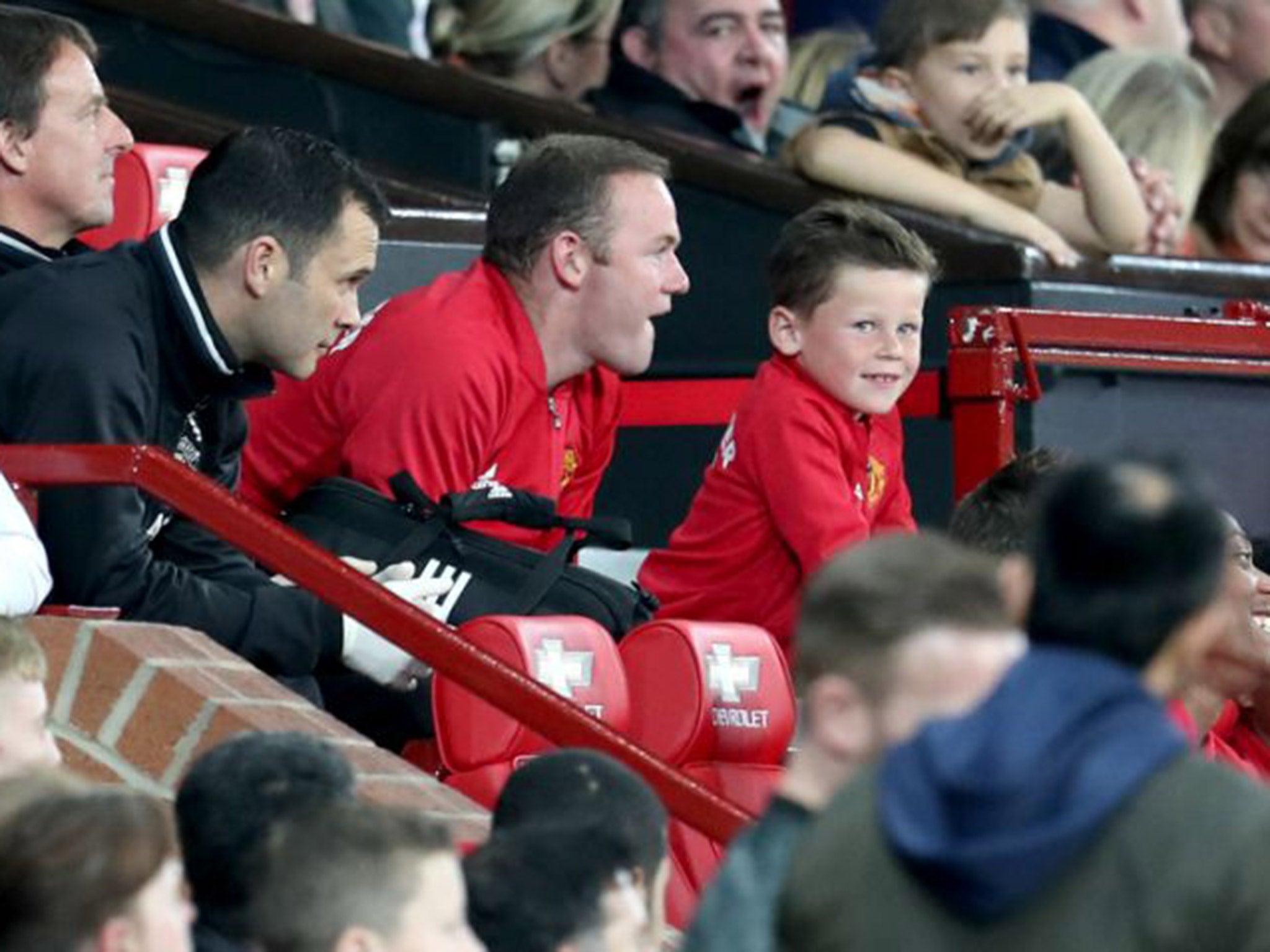
Rooney laughs after watching Depay's terrible bicycle kick attempt 
