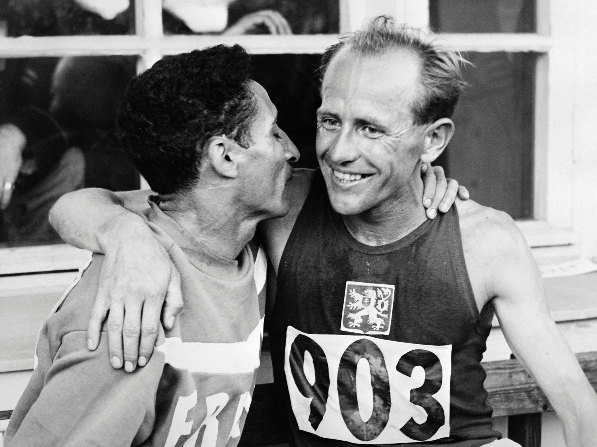 Emil Zatopek (right) is congratulated by Alain Mimoun after the 5000m in Helsinki