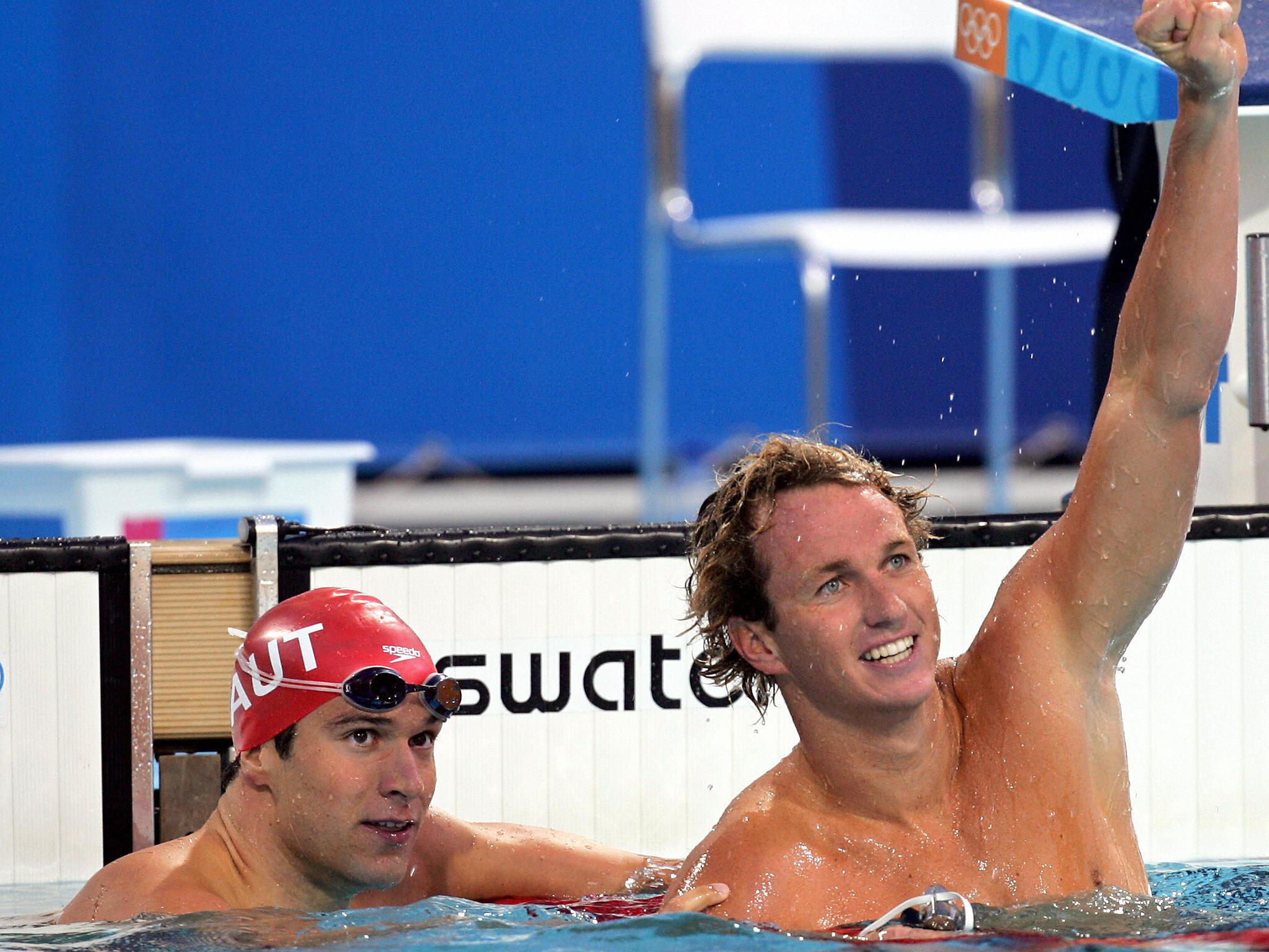 Aaron Piersol celebrates victory in the 200m backstroke in 2004, ahead of Markus Rogan