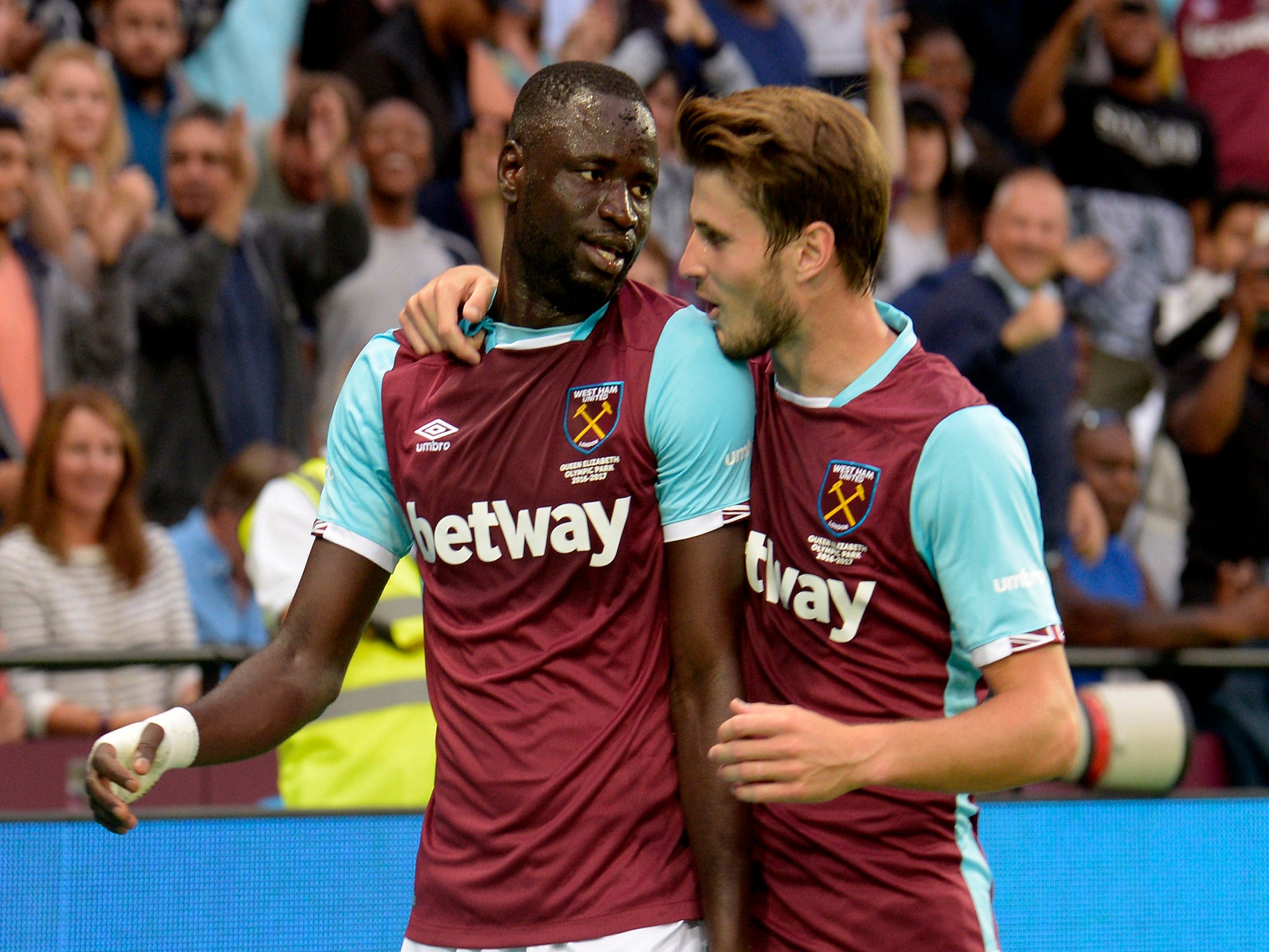 Cheikhou Kouyate celebrates scoring West Ham's second