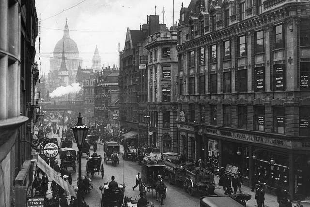 Looking down Fleet Street towards St Paul's Cathedral in 1906