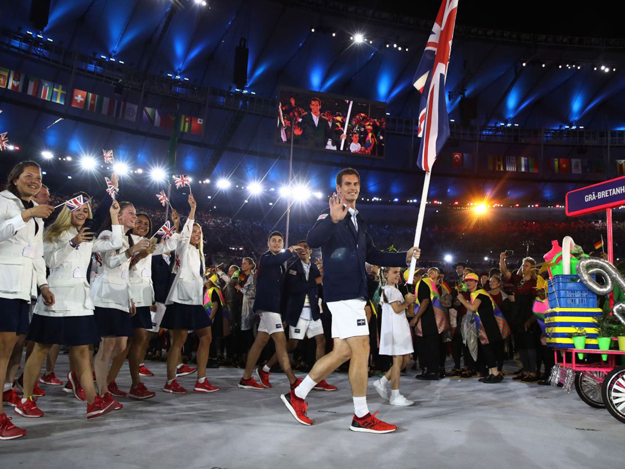 Andy Murray leads out Team GB