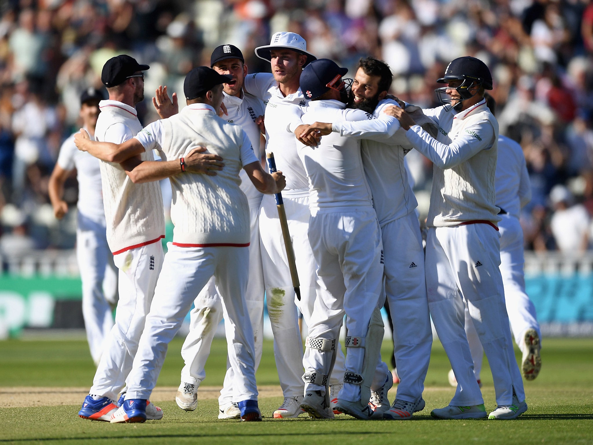 England celebrate their 141-run victory over Pakistan